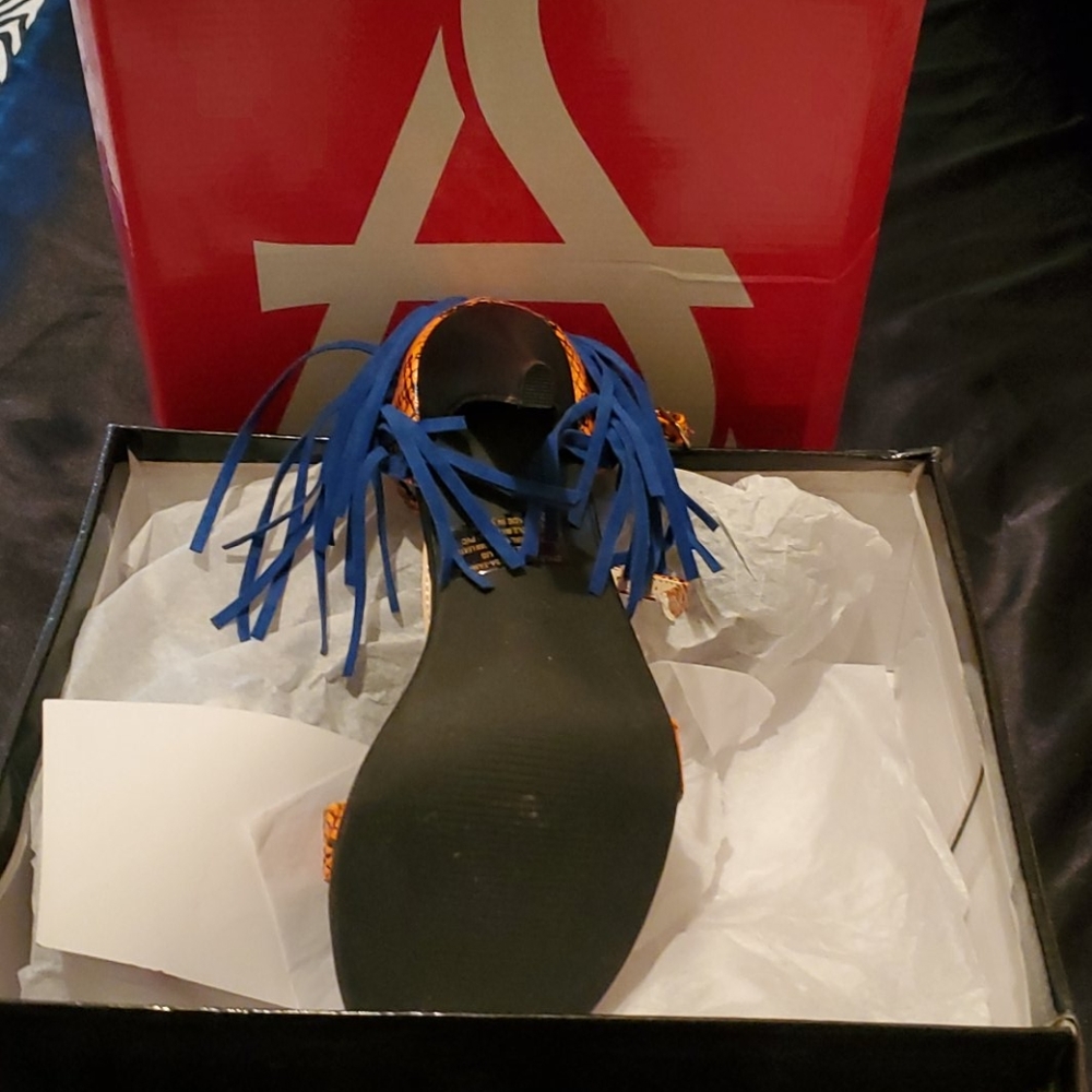 Sandals - Picture 2 of 3